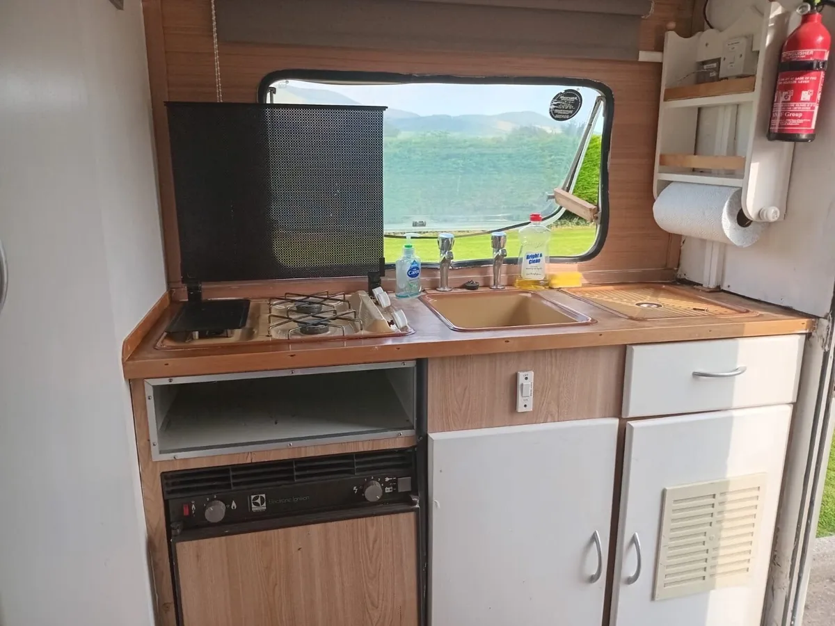 Camper van 3 seats (4 berth) - Image 3