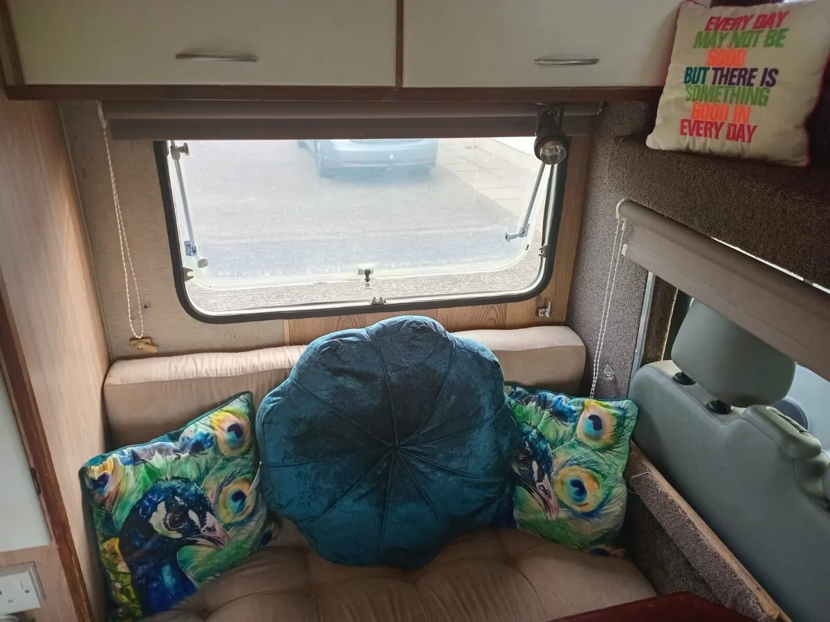Camper van 3 seats (4 berth) - Image 4