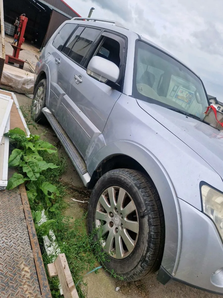 Mitsubishi pajero - Image 2