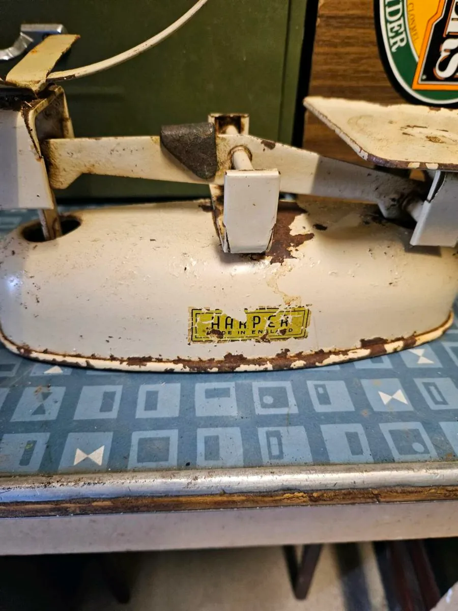 Vintage Weighing Scales - Image 4
