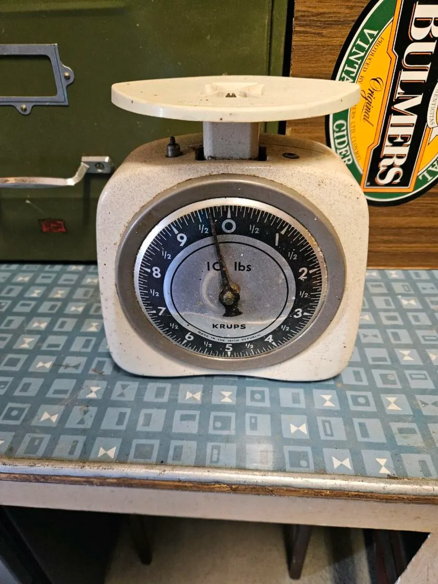 Vintage Weighing Scales - Image 1