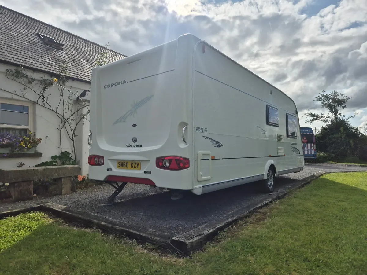 Compass corona fixed bed 4 berth - Image 3