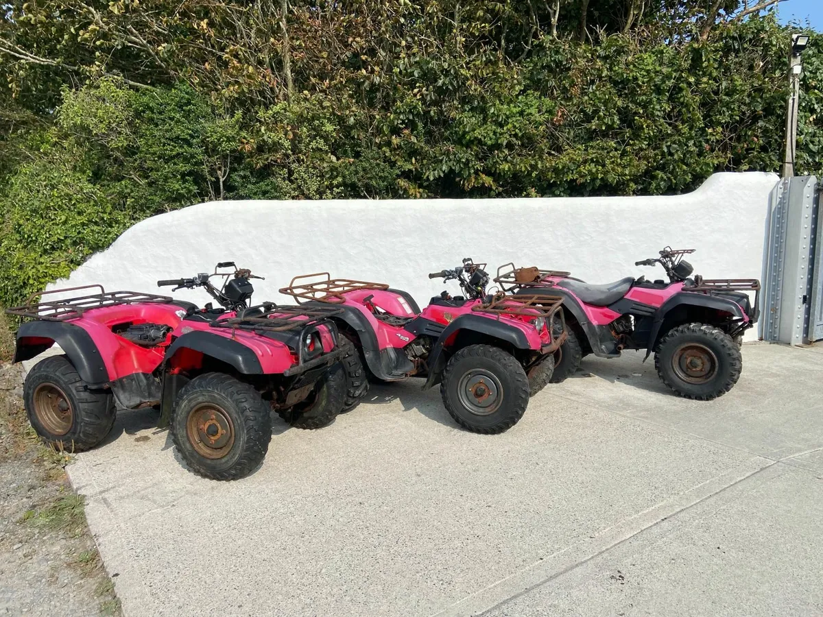 3 SUZUKI 300 Kingquad quads - Image 1