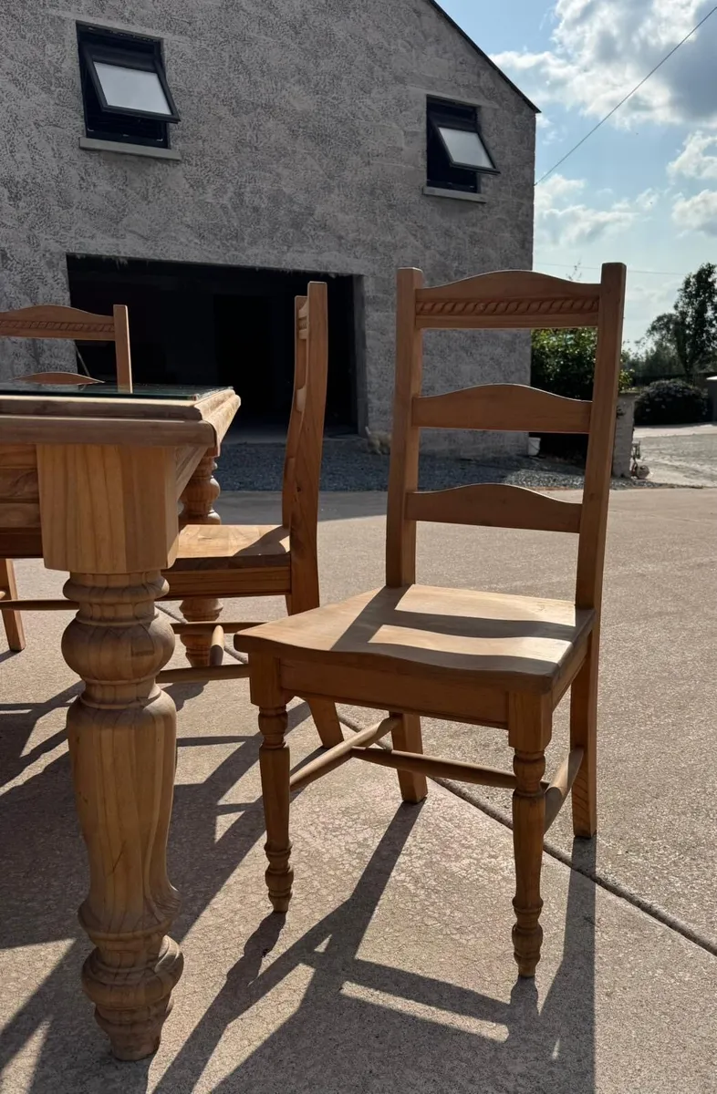 Table and Chairs - Image 2