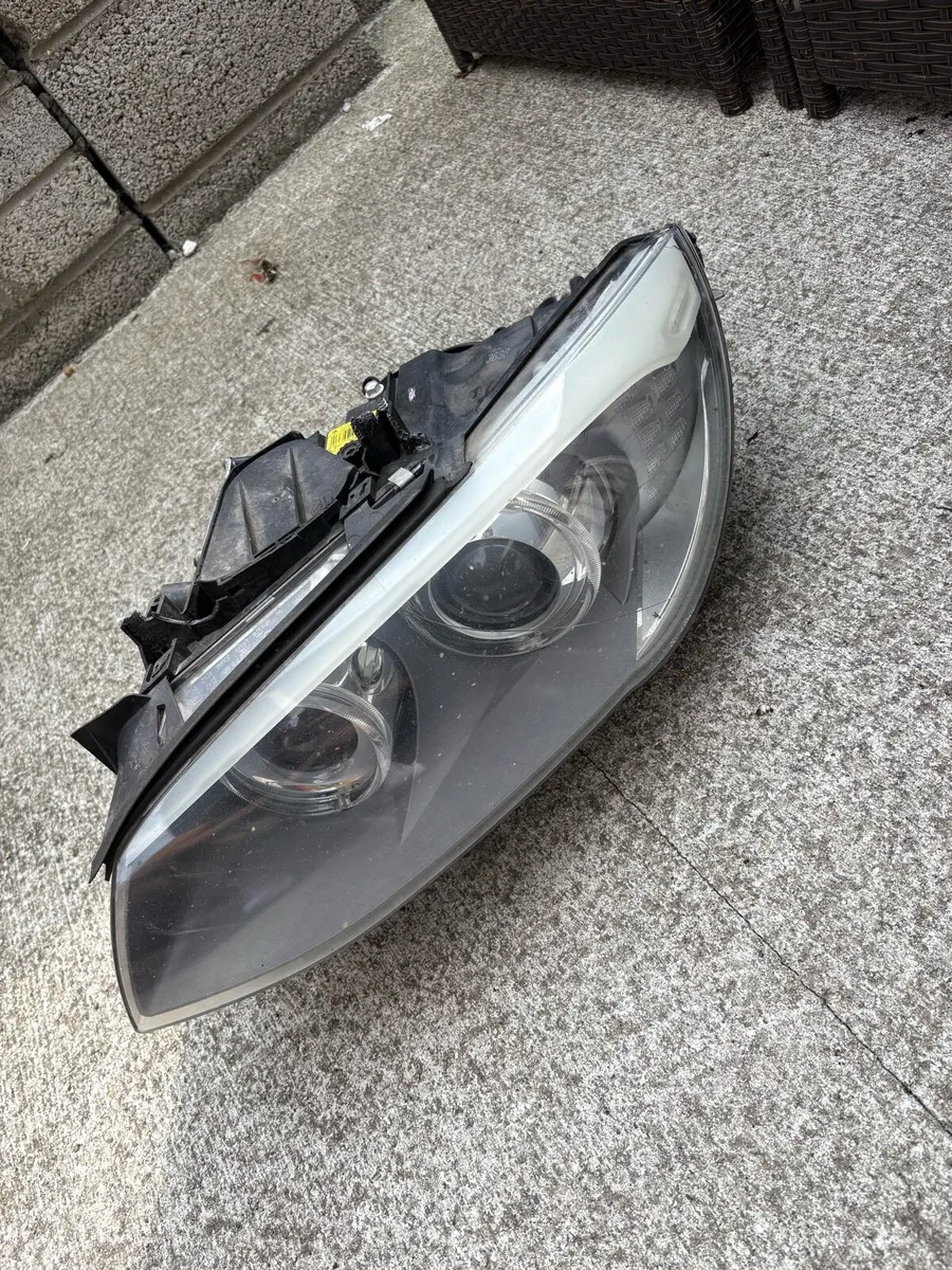 BMW 320i e92 lci headlight - Image 1
