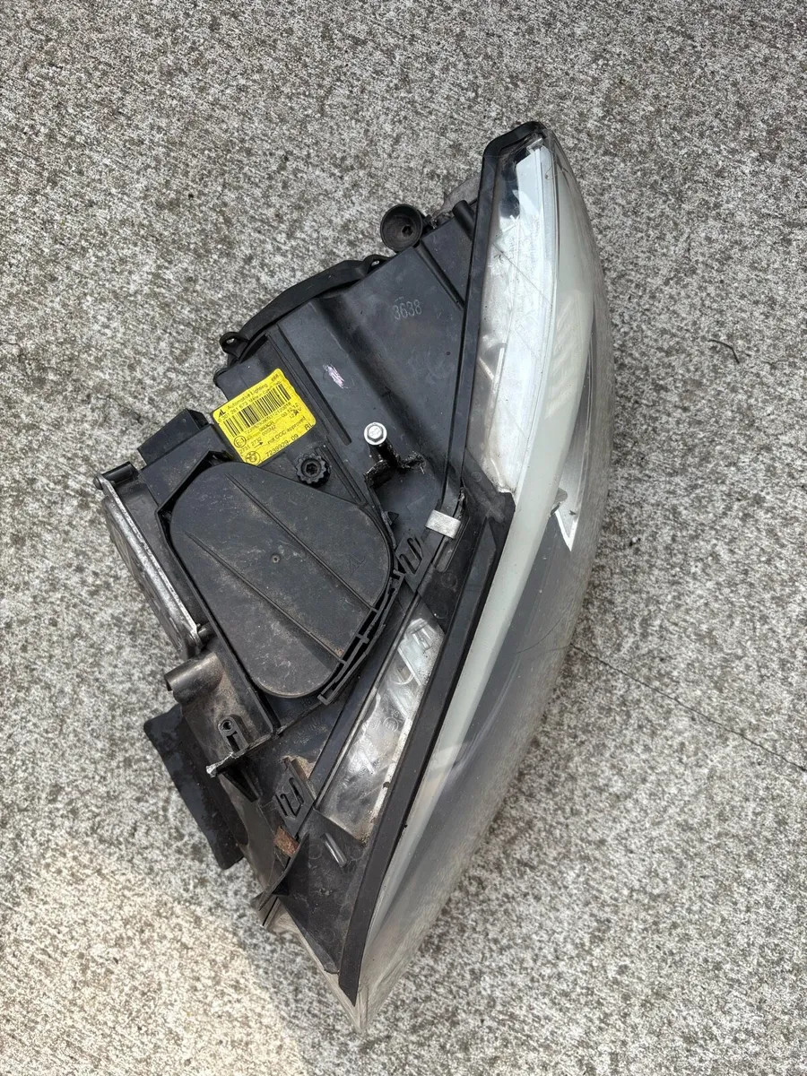 BMW 320i e92 lci headlight - Image 2
