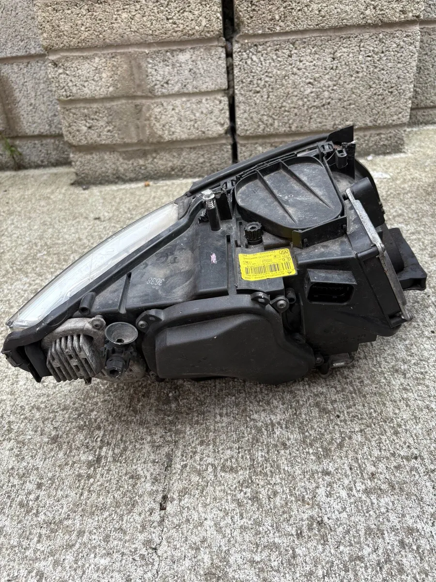 BMW 320i e92 lci headlight - Image 3