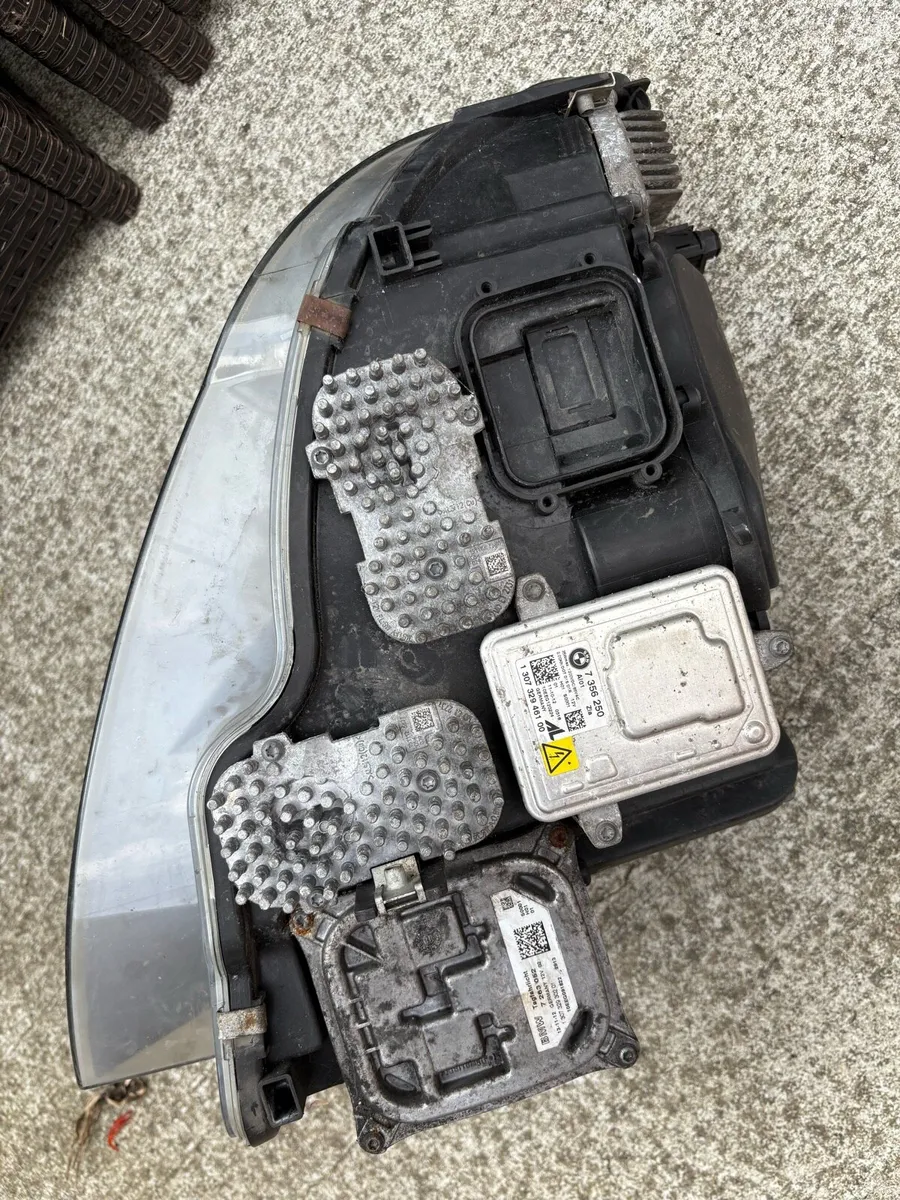BMW 320i e92 lci headlight - Image 4