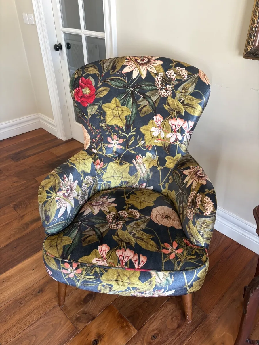 Designer chairs - Image 3
