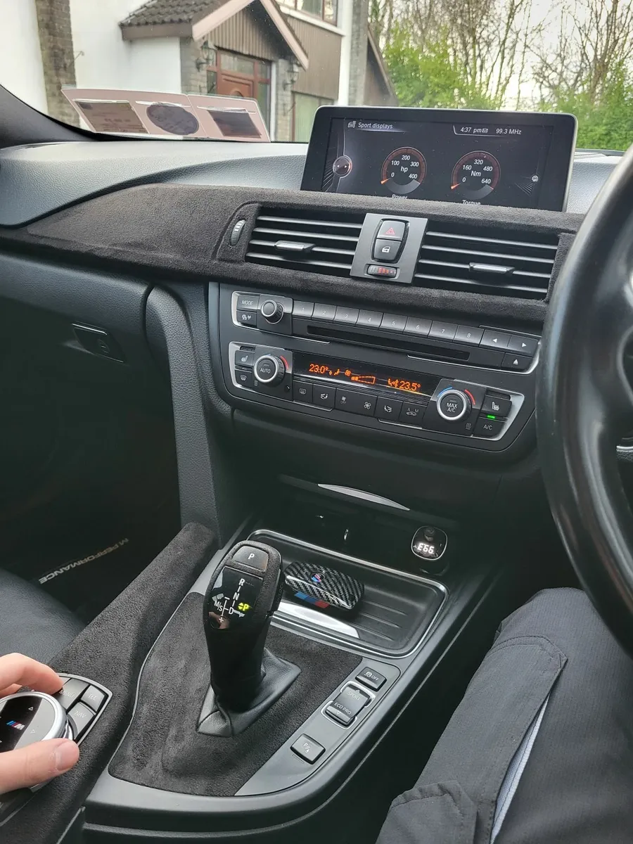 BMW 3-Series 330d xDrive - Image 2
