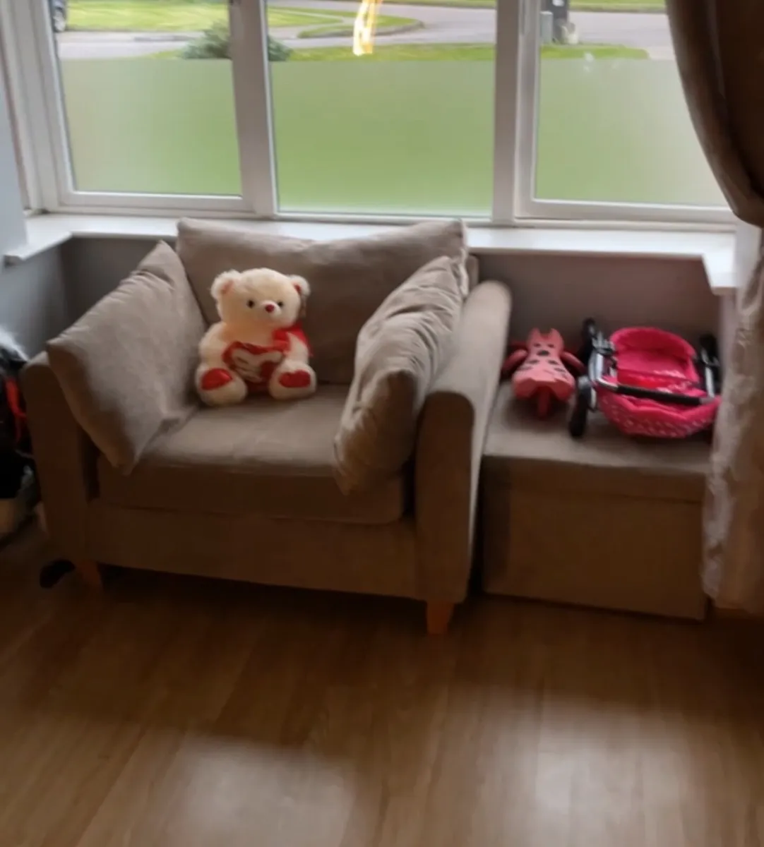 Corner couch, arm chair & ottoman - Image 3