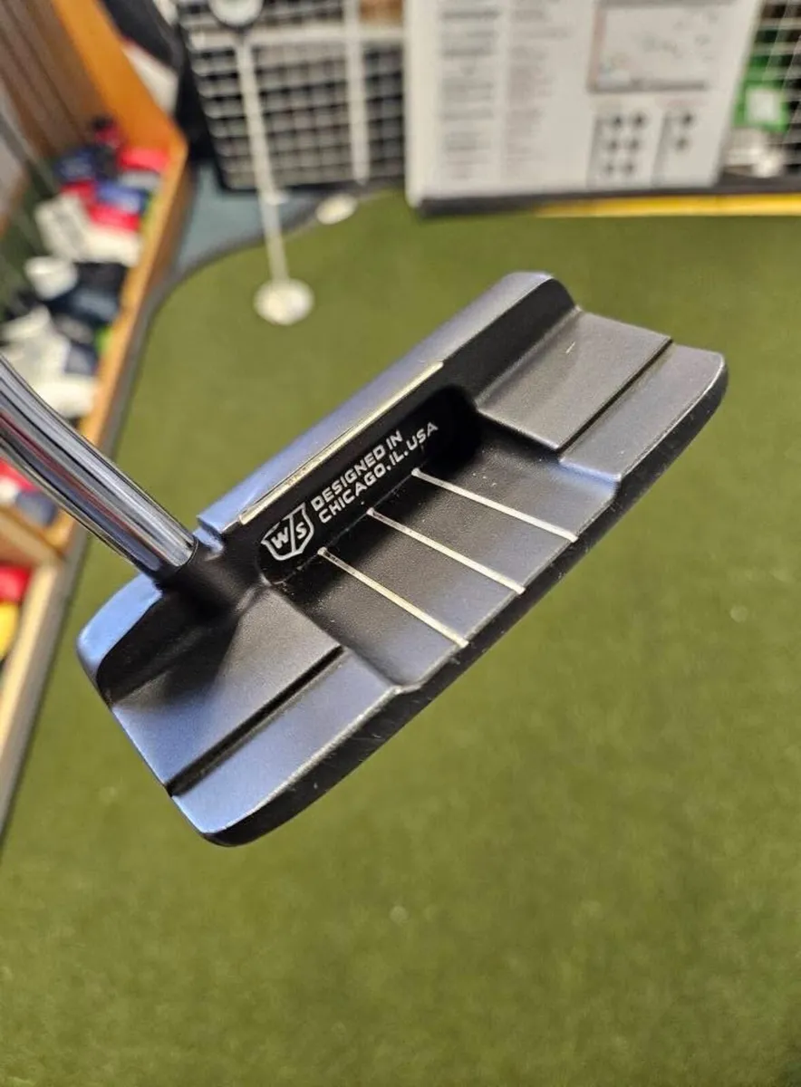 Wilson Infinite West Loop Putter - Image 2