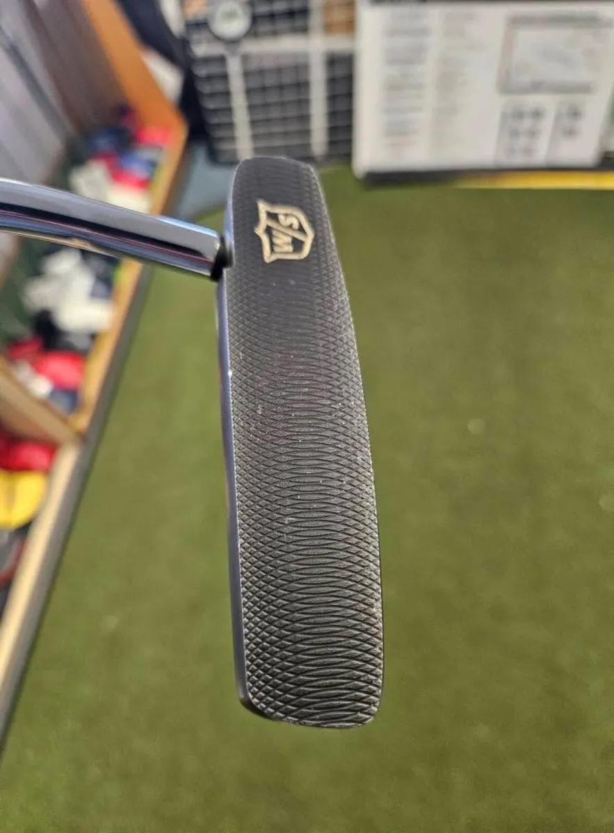 Wilson Infinite West Loop Putter - Image 3