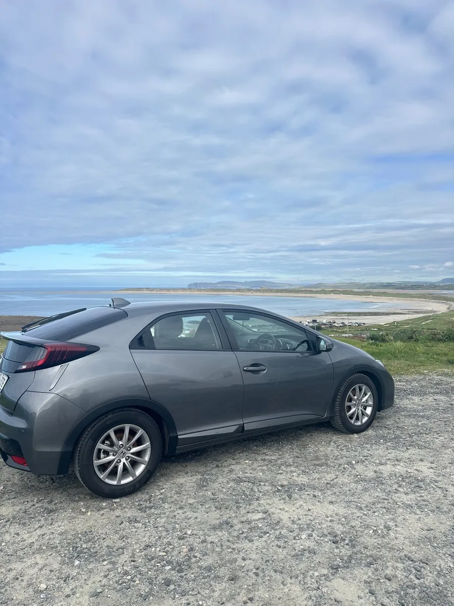 Honda Civic 2015 - Image 4