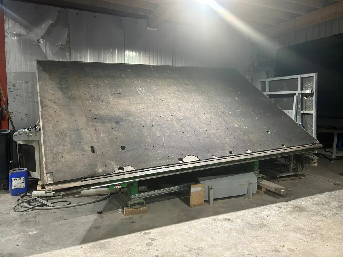 Large work bench - Image 1
