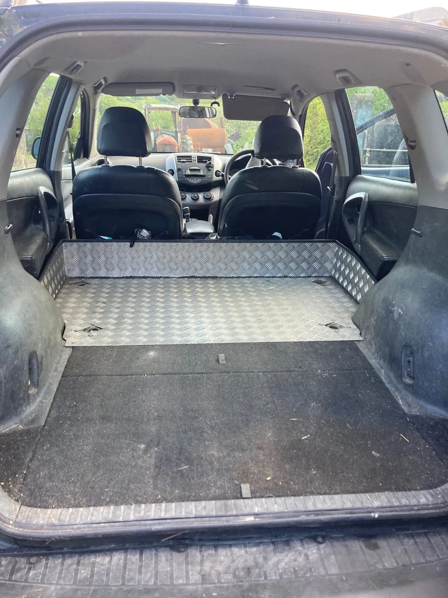Commercial Toyota RAV4 2007 - Image 2