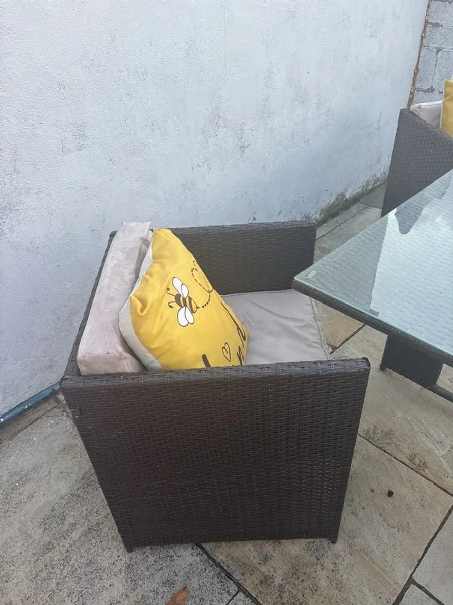 Rattan Table & 4 chairs - Image 1