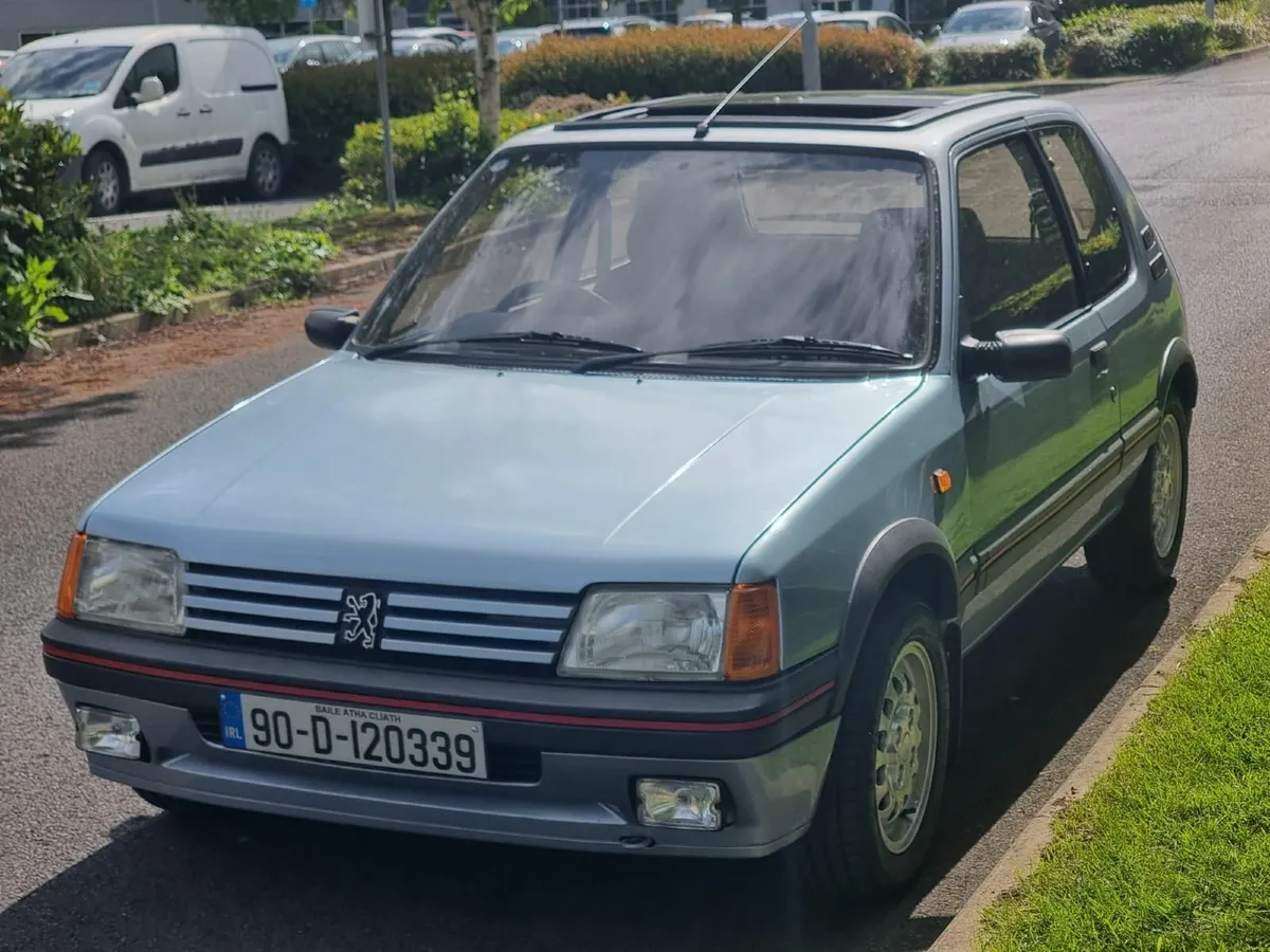 Peugeot 205 1990 - Image 1
