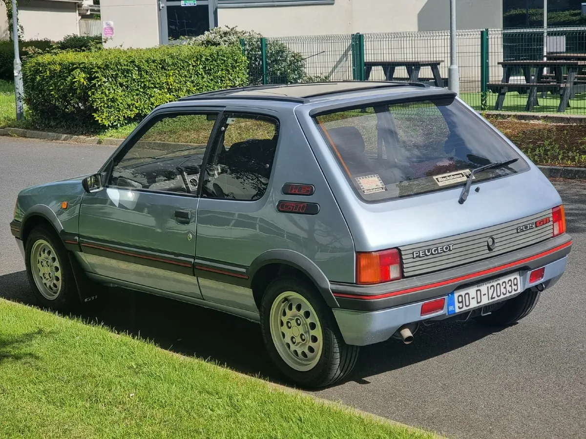 Peugeot 205 1990 - Image 2