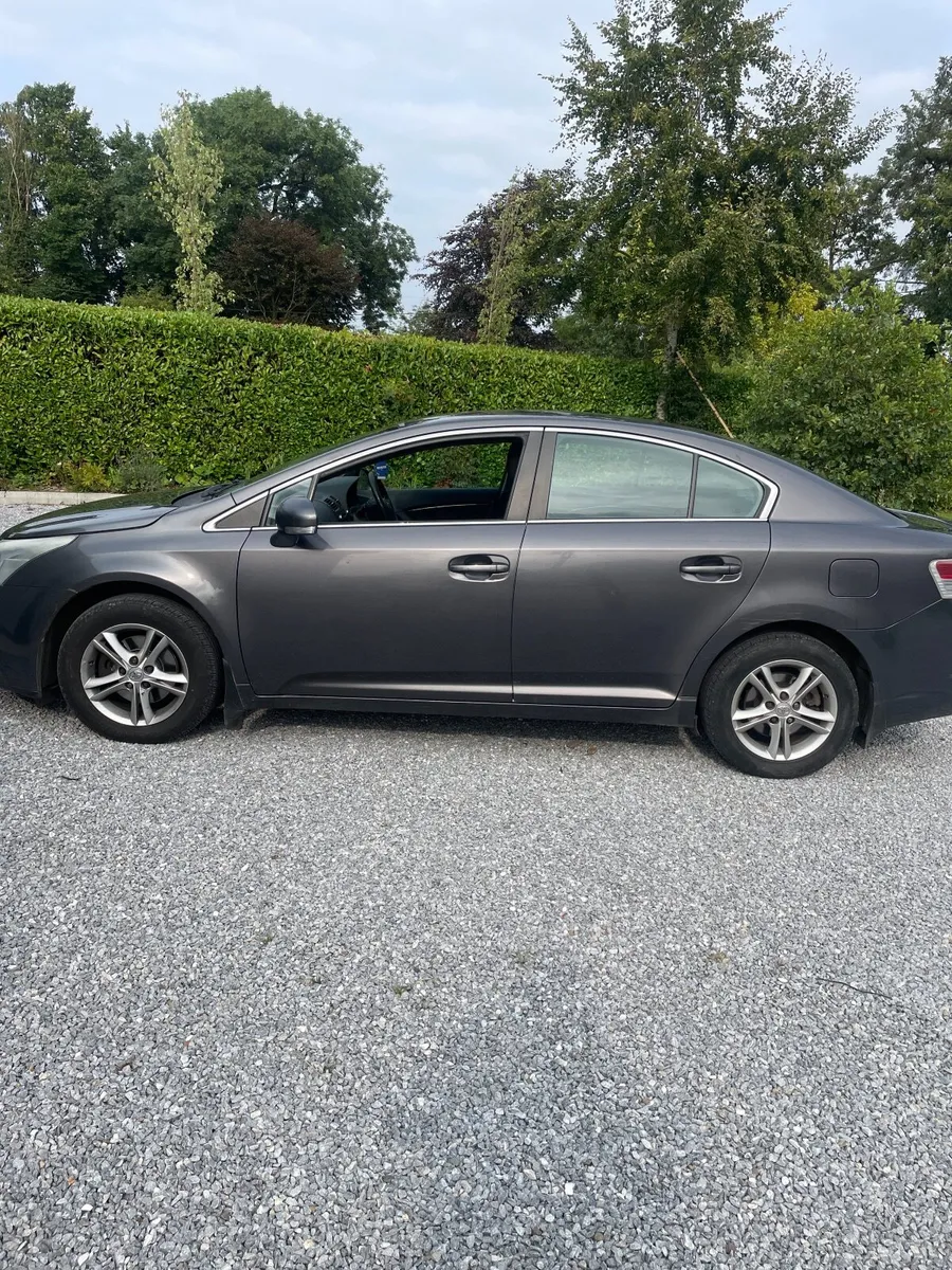 Toyota Avensis 2011 - Image 1