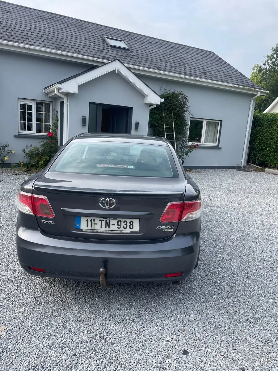 Toyota Avensis 2011 - Image 2