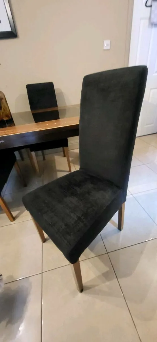 Table & Chairs - Image 2