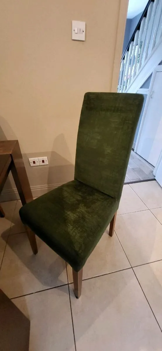 Table & Chairs - Image 3