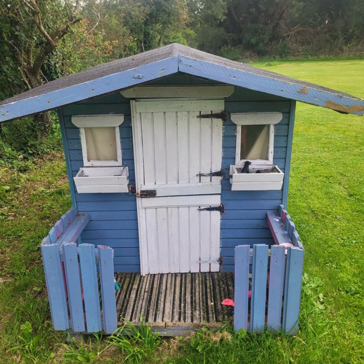 Kids play house - Image 1