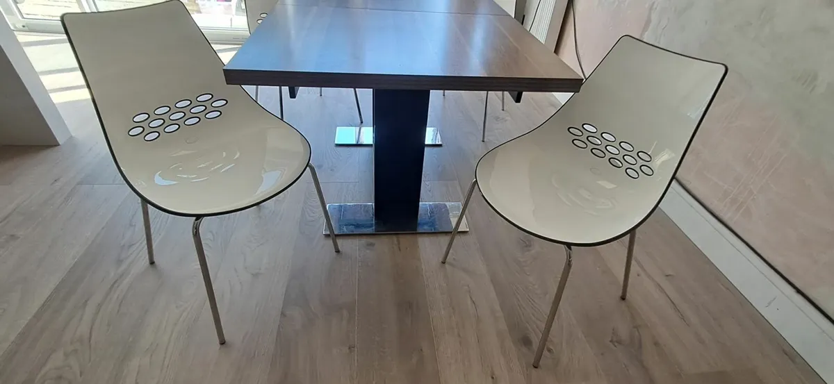 Kitchen Table and Chairs - Image 3