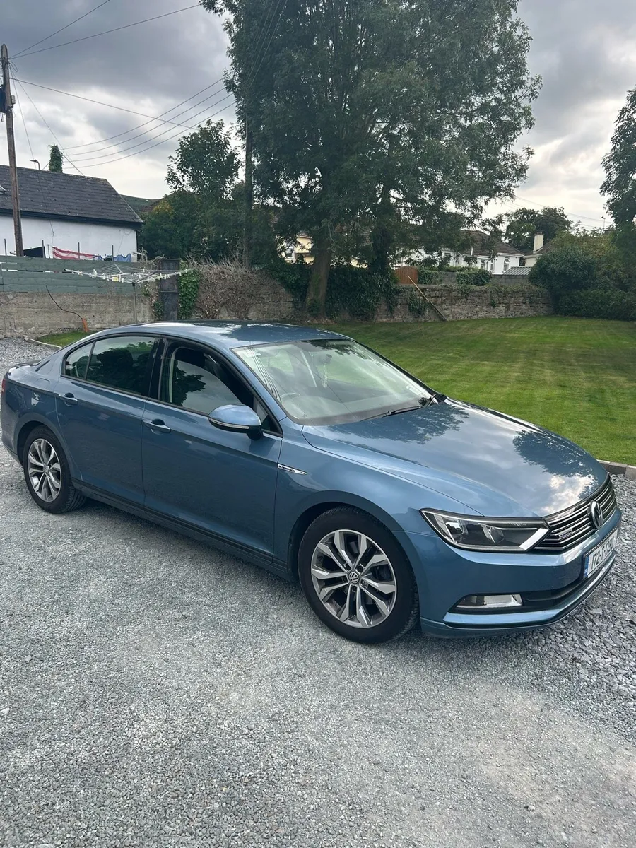 Volkswagen Passat - Image 1