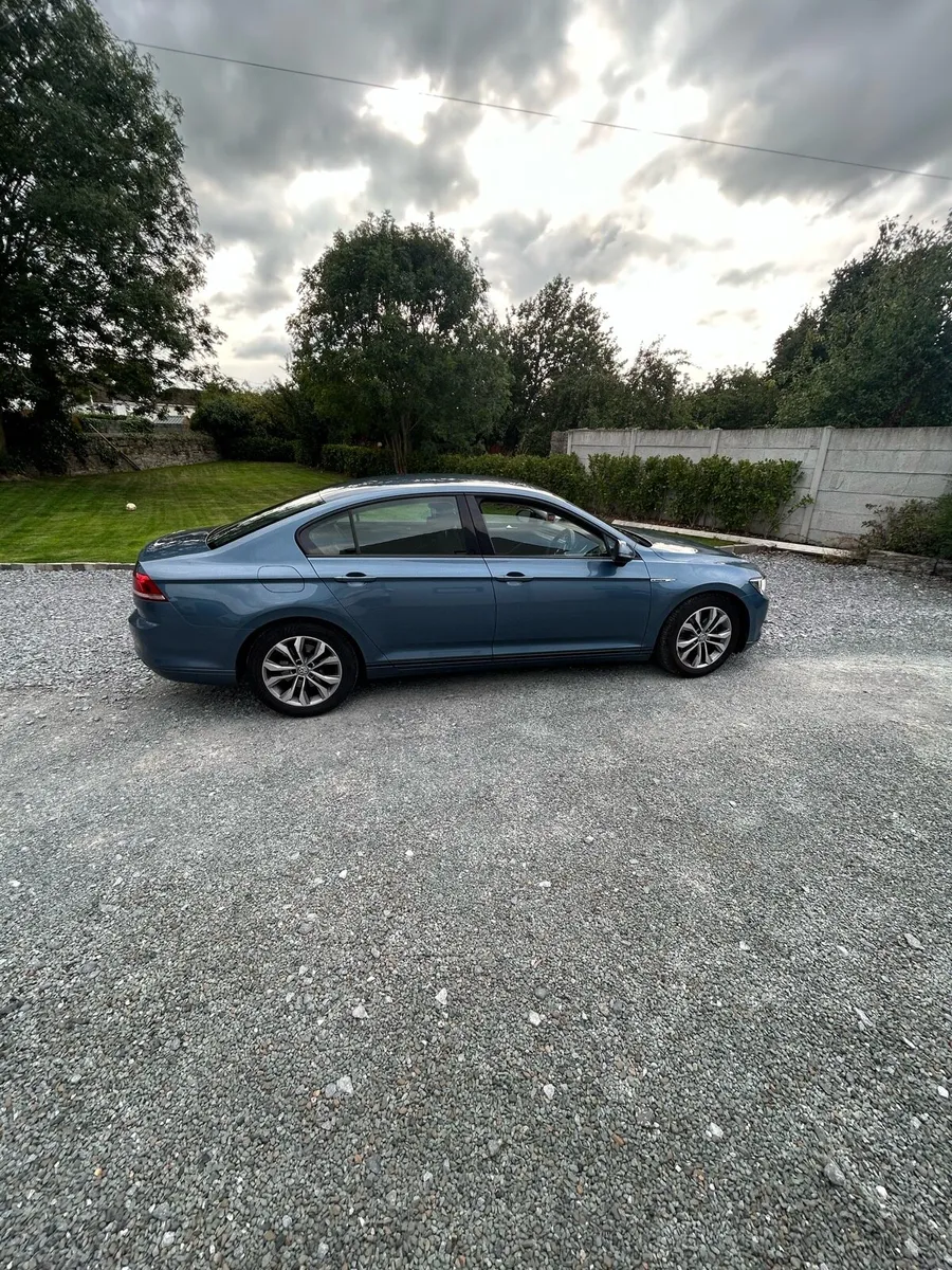 Volkswagen Passat - Image 4