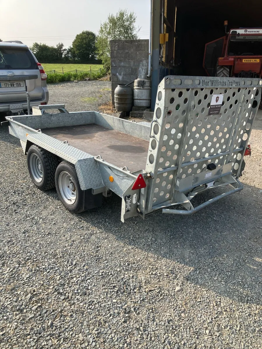 Trailers - Image 2