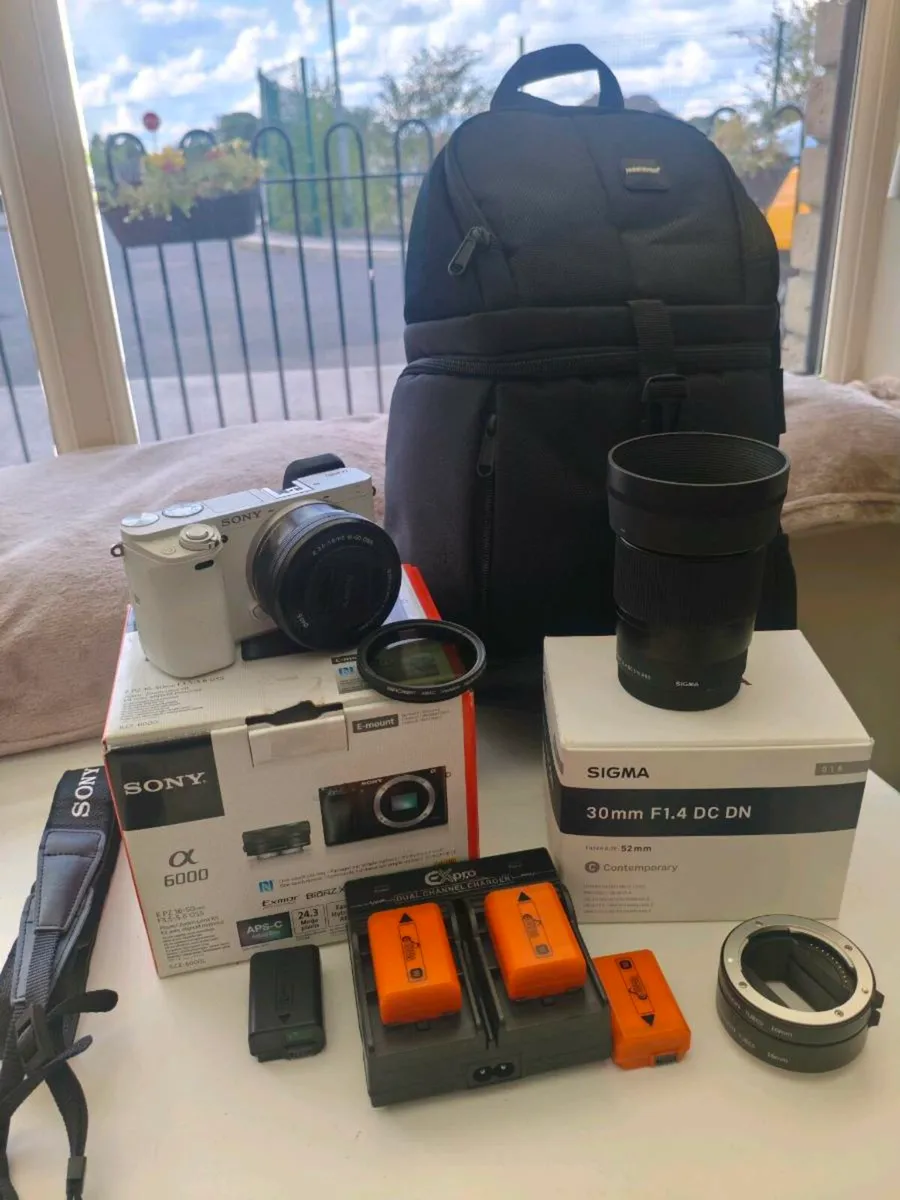Sony A6000 bundle - Image 1