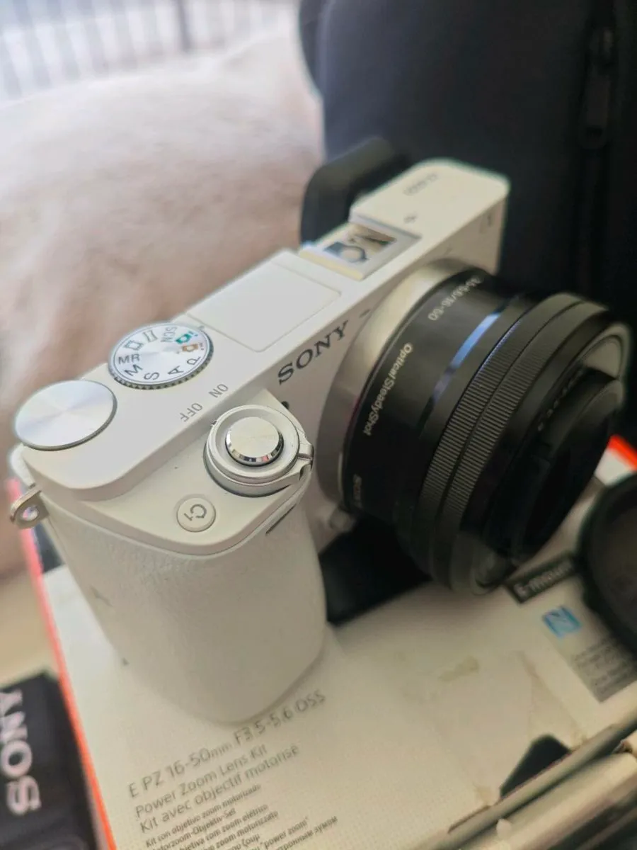 Sony A6000 bundle - Image 2
