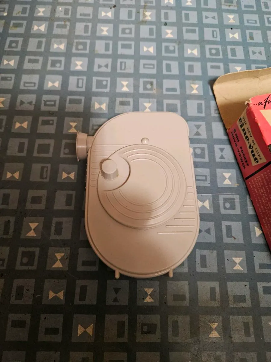 Vintage Cine Vue Pocket Movie Viewer - Image 3