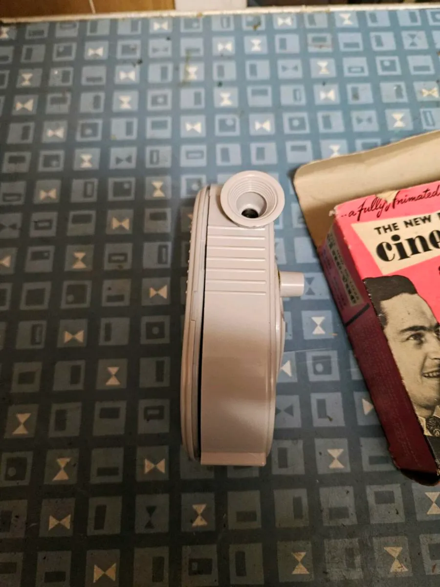 Vintage Cine Vue Pocket Movie Viewer - Image 4
