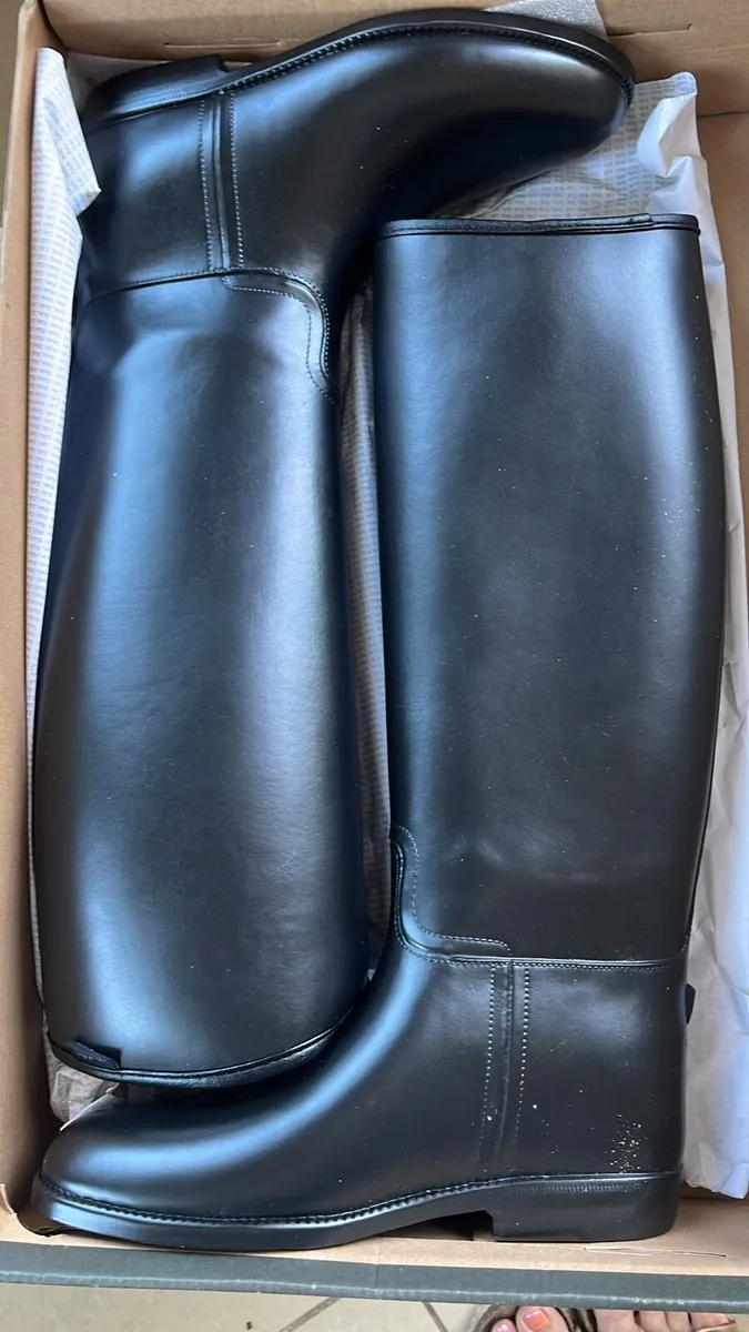 Ladies riding boots €40 - Image 2