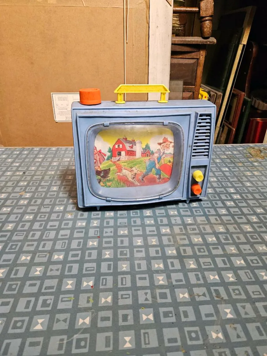 Vintage Ohio Art Childs Toy Television - Image 2