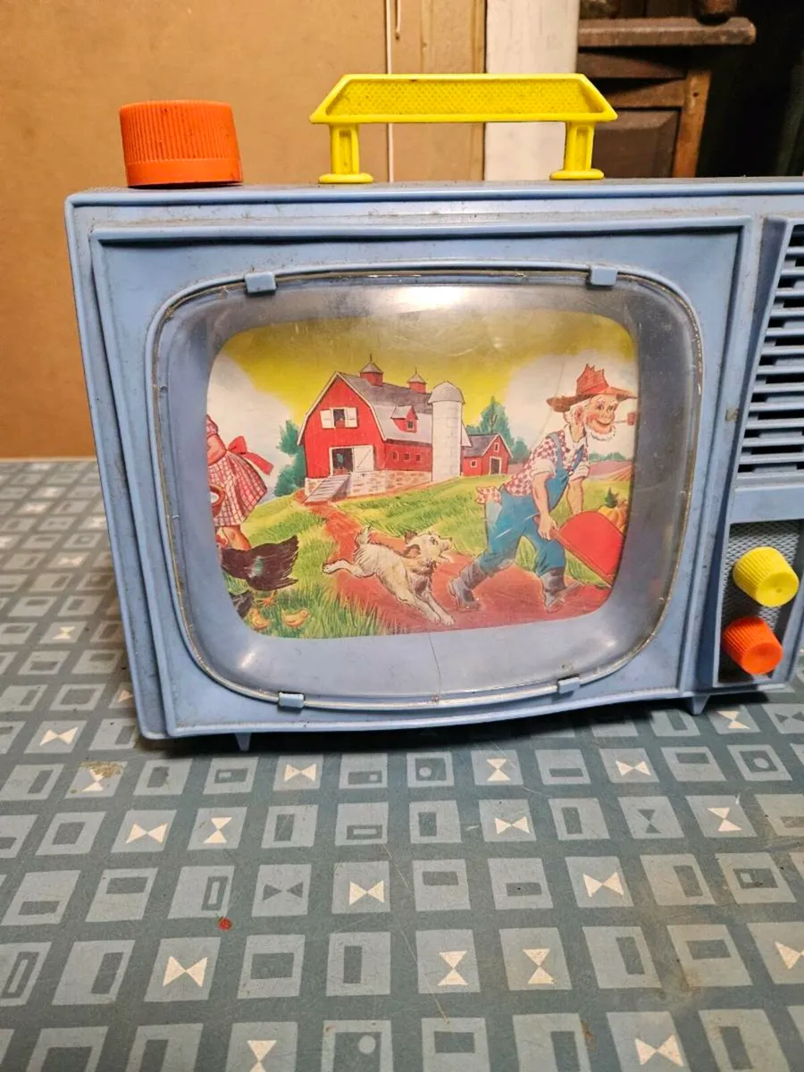 Vintage Ohio Art Childs Toy Television - Image 3