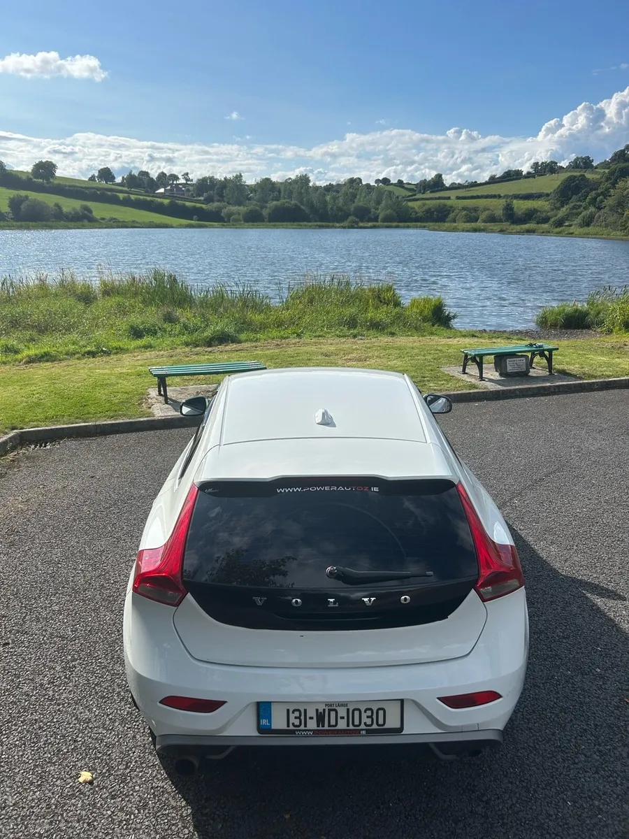 Volvo v40 - Image 2