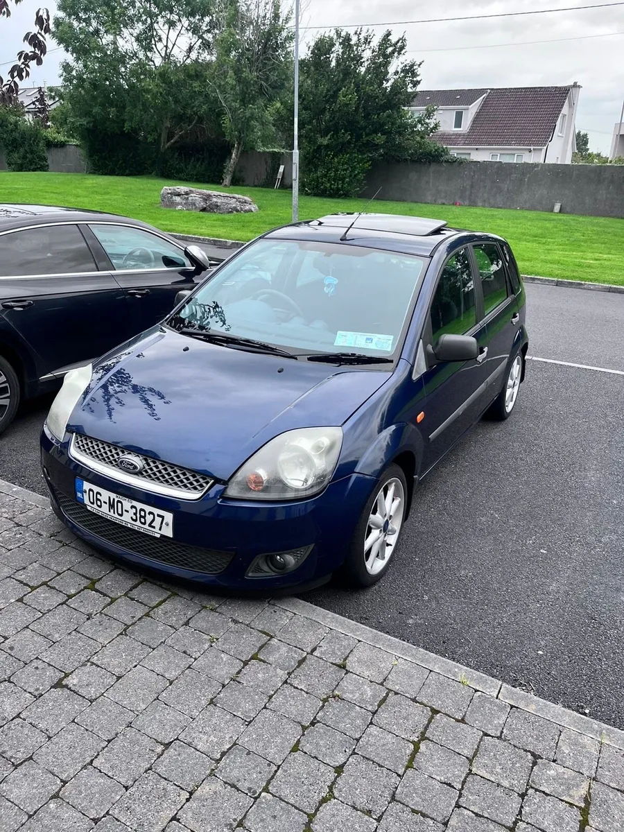 Ford fiesta Zetec sunroof - Image 1