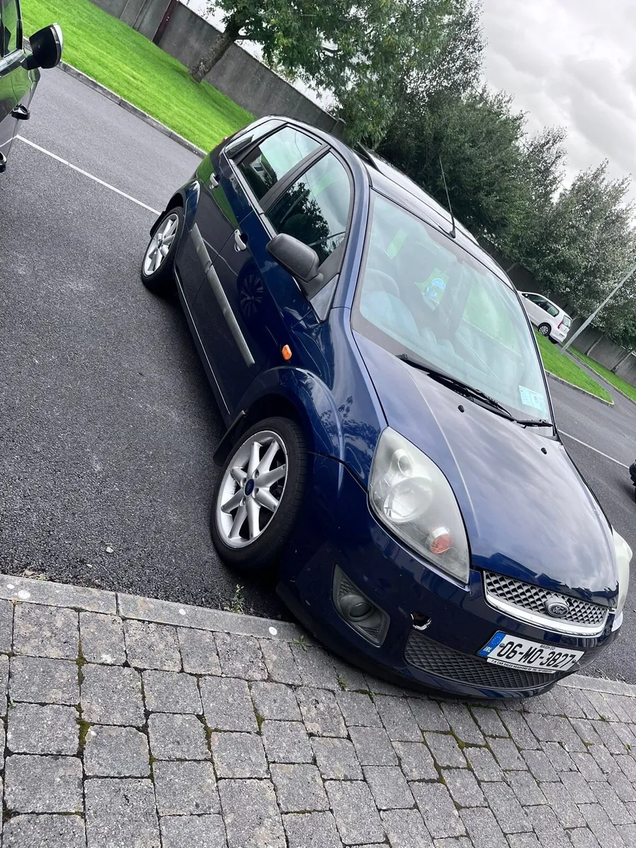 Ford fiesta Zetec sunroof - Image 2