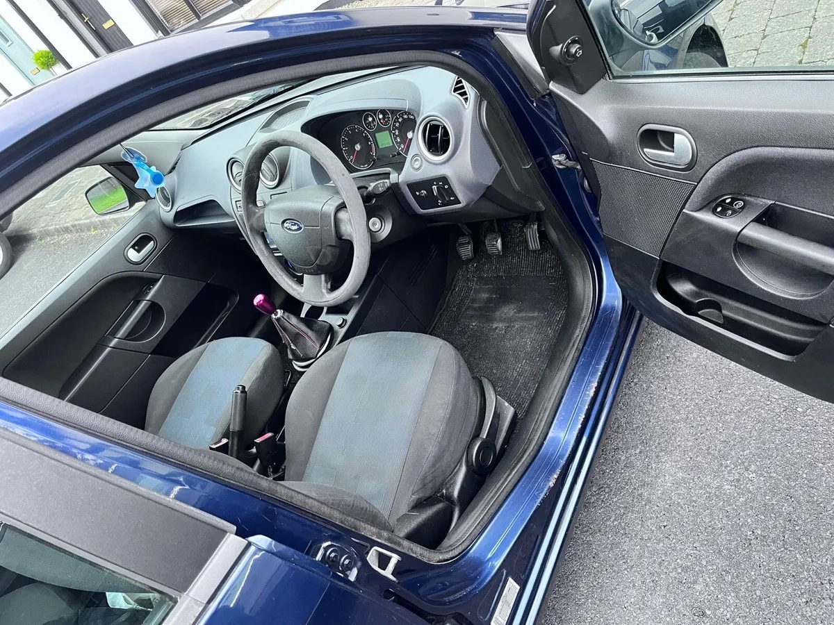 Ford fiesta Zetec sunroof - Image 4