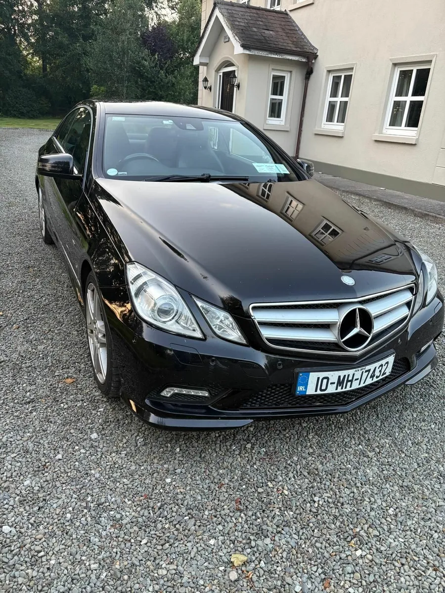 Mercedes-Benz E-Class 2010 - Image 2