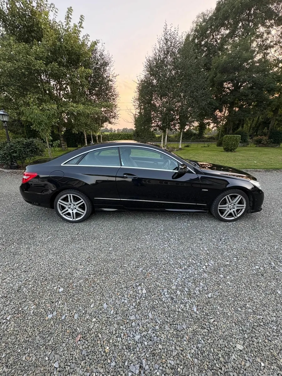 Mercedes-Benz E-Class 2010 - Image 4