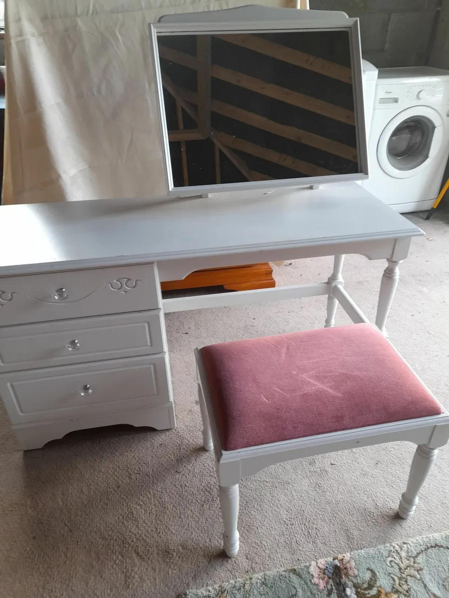 Bedroom furniture - Image 2