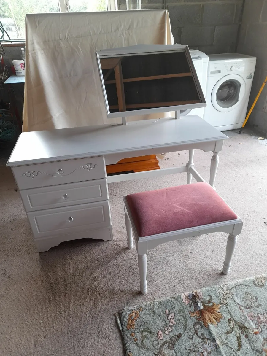 Bedroom furniture - Image 4