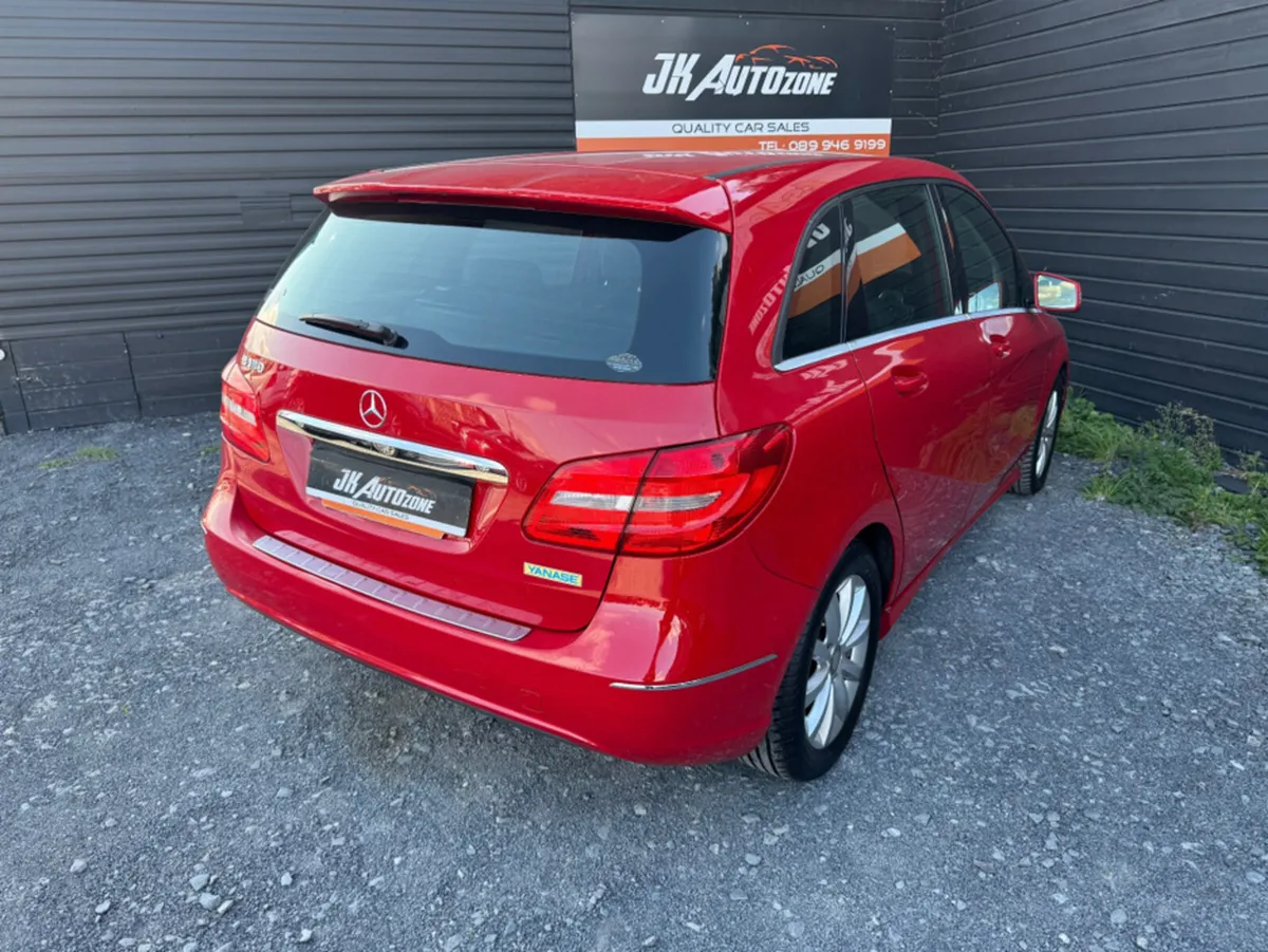 Mercedes-Benz B-Class B180 AUTO 5DR - Image 4