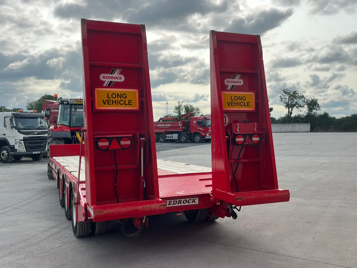 2022 Redrock 33T Tri Axle Lowloader - Image 3