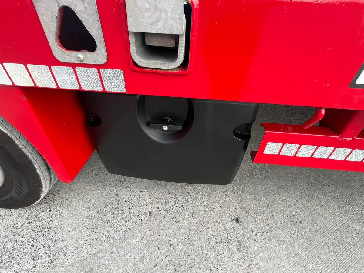 2022 Redrock 33T Tri Axle Lowloader - Image 4